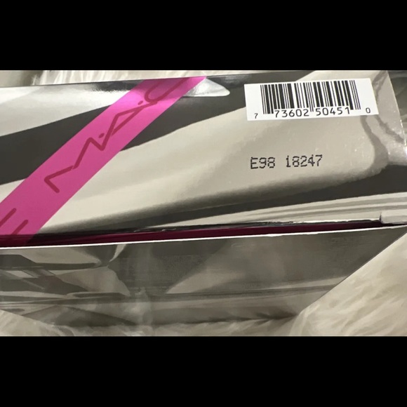 MAC Shiny Pretty Things All Star Kit - Picture 4 of 4